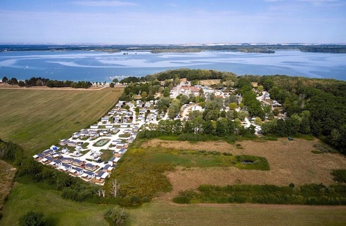 Mesnil-Saint-Pere Cabin | Luxe 5 Pers. Villatent at cozy family camping Lac d'Orient