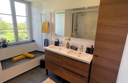 Lanneanou House | Manoir 16 ème Siècle Rénové, 6 Couchages Terrain de Tennis et Étang Privatif