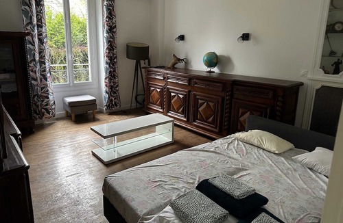 Saint-Florentin House | Homerez - Big house for 11 ppl. with garden and terrace at Saint-Florentin