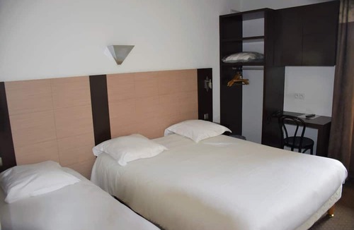 Sud Hotel | Serene Triple Stay 1.2 mi to Masterful Musee Granet: Explore Art with Kids