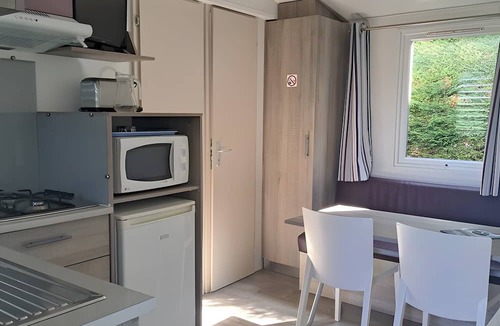 Saint-Laurent-en-Beaumont House | Super Venus 1 Mobile Home with Mountain View, Wi-Fi, and Air Conditioning