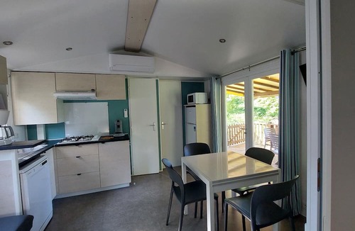 Saint-Laurent-en-Beaumont House | Super Cordelia 2 Mobile Home with Mountain View, Wi-Fi, and Air Conditioning