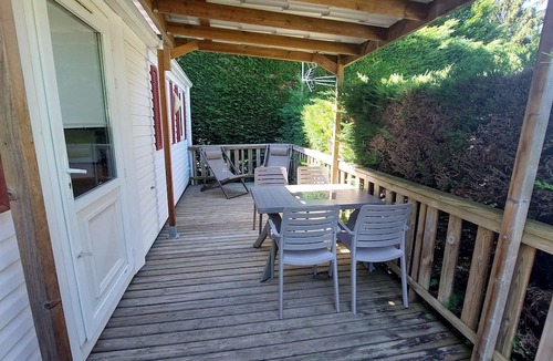Saint-Laurent-en-Beaumont House | Mobile Home “Mercure 1” with Shared Pool, Wi-Fi and Air Conditioning