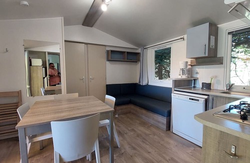 Saint-Laurent-en-Beaumont House | Mobile Home “Super Cordelia 1” with Mountain View, Wi-Fi and Air Conditioning