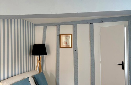 Joigny House | L'Escapade Maillotine: Small character town house on two levels.