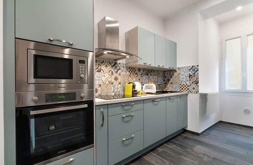 Riquier Apartment | Large 3-Room Garibaldi – 4 People | Stay 30+ Days