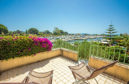 Miramar House | Villa 'Bella T4 Vista Mare Porto 68' with Sea View, Private Terrace and Wi-Fi