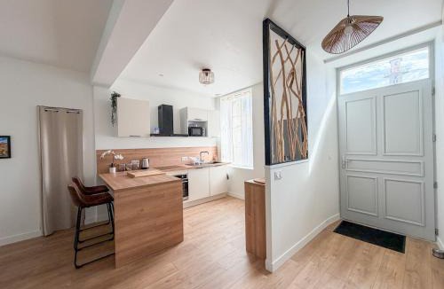 Dinan Apartment | Maison rénovée avec patio Gare & centre à pied