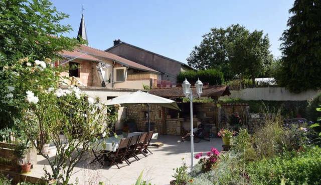 Guest House 'Gîte Des 3 Suissesses' with Private Terrace, Shared Garden and Wi-Fi