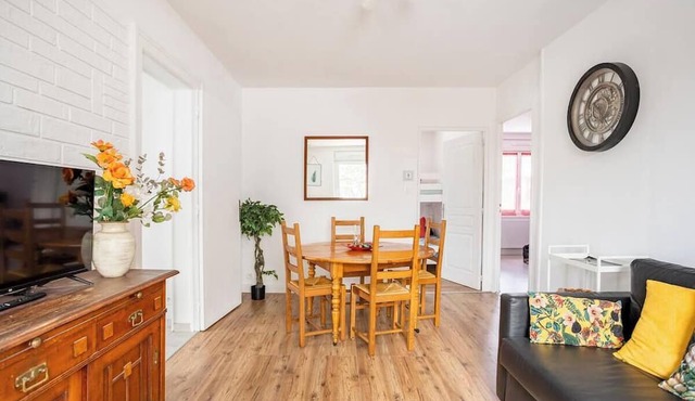 "Nid Douillet" between Nancy and Lunéville. In a quiet location, with a garden and parking.